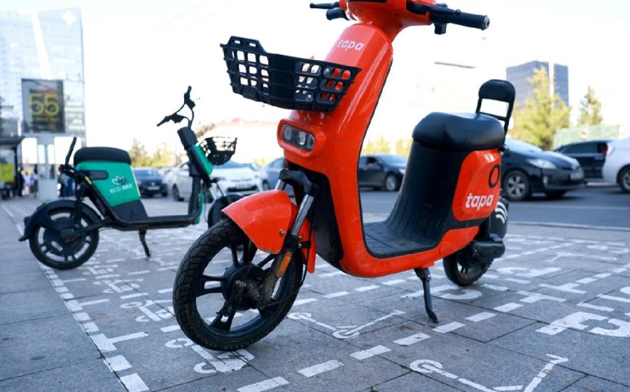 ЦАХИЛГААН ДУГУЙ, СКҮҮТЭРИЙН ЗОГСООЛ ХИЙЖ БАЙНА